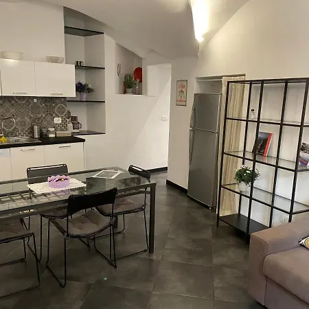 Apartment In Piazza Dell'agnello - Genovainrelax *
