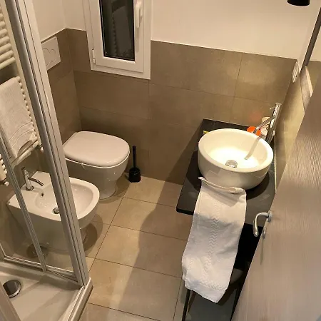 Apartment In Piazza Dell'agnello - Genovainrelax *